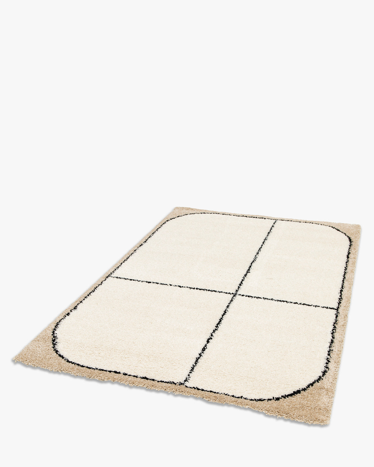 tapis de salon Kento petit format écru à cadre noir en quatre carrés - vue de trois quarts