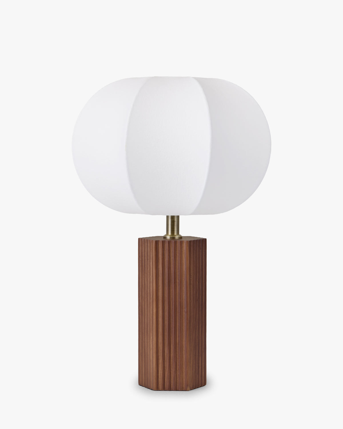 lampe de table Avaïa - frêne massif teinté noyer et abat-jour ballon blanc - vue d'ensemble